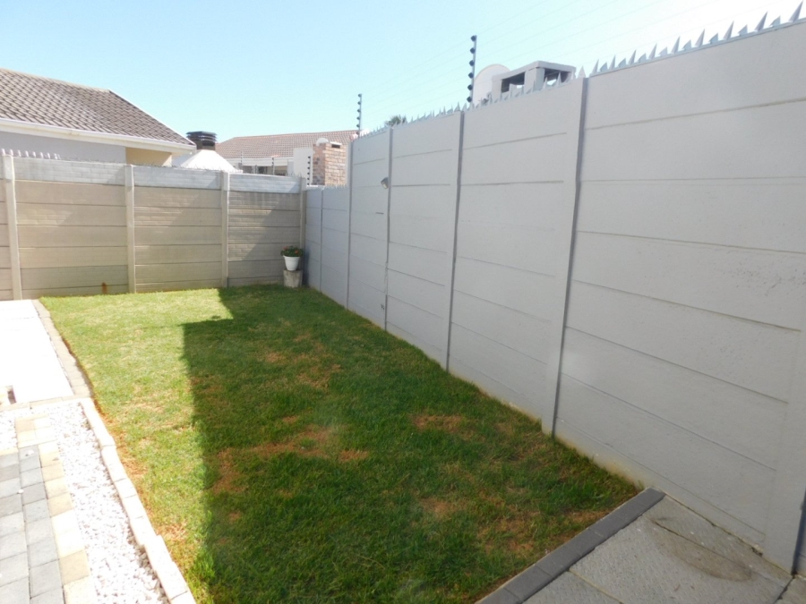 2 Bedroom Property for Sale in Sea Breeze Western Cape